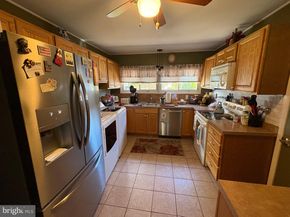 11 Dolphin Road, Levittown PA 19056