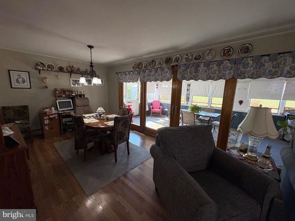 11 Dolphin Road, Levittown PA 19056