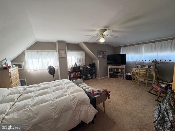 11 Dolphin Road, Levittown PA 19056
