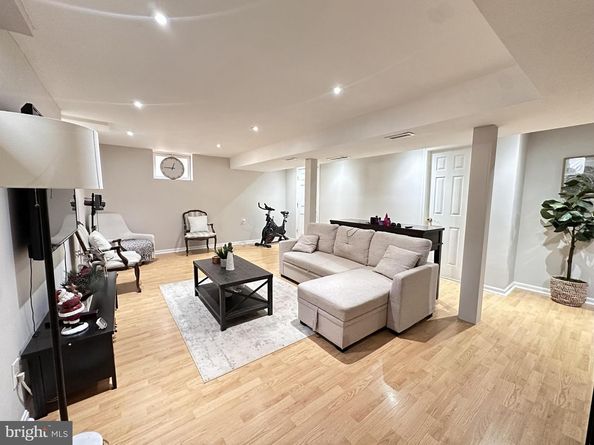 6430 Maplewood Drive, Falls Church VA 22041