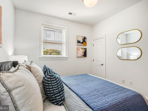 321 18TH Street SE 2, Washington DC 20003