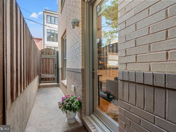 1817 Swann Street NW B, Washington DC 20009
