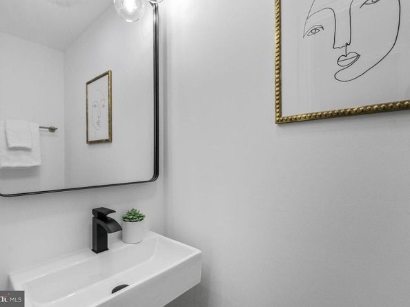 2524 41st Street NW 1, Washington DC 20007