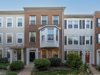 5818 Cowling Court