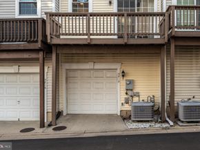 5818 Cowling Court, Alexandria VA 22304