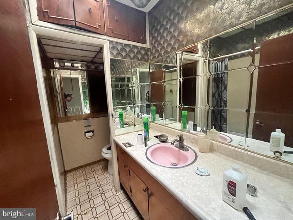 7507 Torresdale Avenue, Philadelphia PA 19136