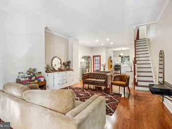 4225 Regent Square