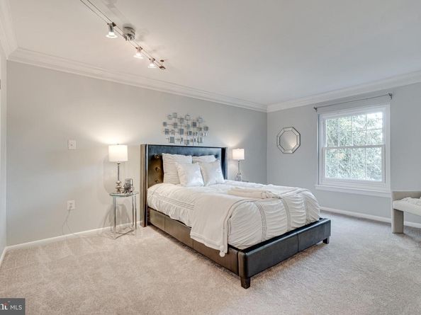 1923 Wilson Lane 202, Mclean VA 22102