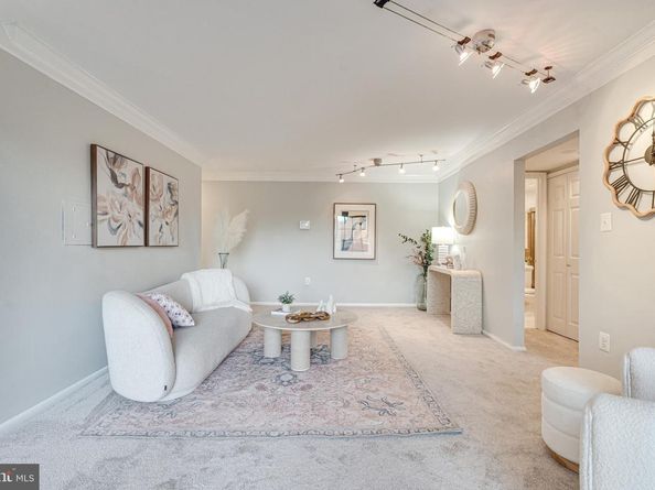 1923 Wilson Lane 202, Mclean VA 22102