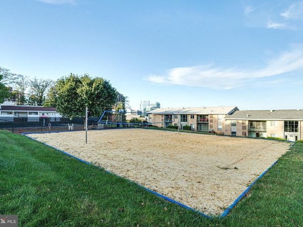 1923 Wilson Lane 202, Mclean VA 22102