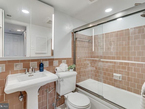 1923 Wilson Lane 202, Mclean VA 22102