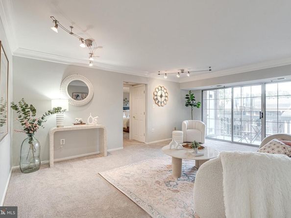 1923 Wilson Lane 202, Mclean VA 22102