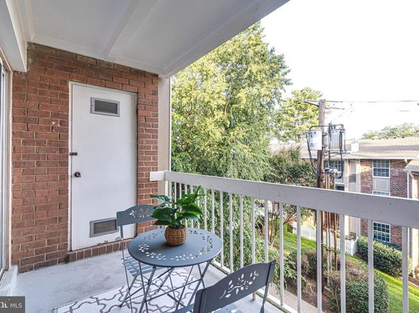 1923 Wilson Lane 202, Mclean VA 22102