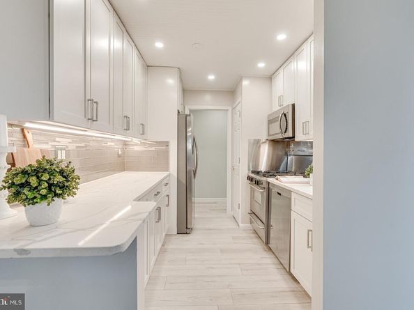 1923 Wilson Lane 202, Mclean VA 22102