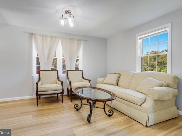 6908 Barrett, Falls Church VA 22042