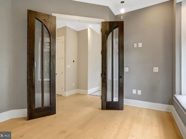 710 N Highland Street, Arlington VA 22201