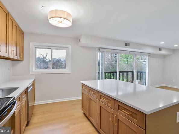 3200 S 28TH Street 403, Alexandria VA 22302