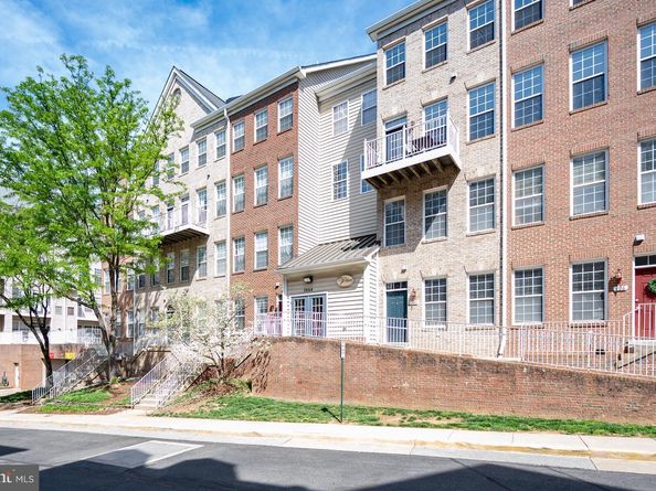 2664 Manhattan Place 305, Vienna VA 22180