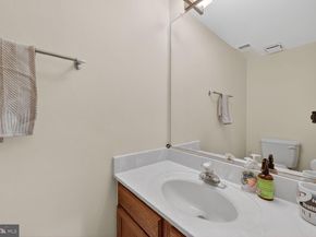 46922 Rabbitrun, Sterling VA 20164