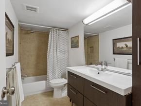 1527 Northgate Square, Reston VA 20190