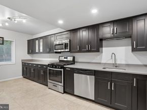 1527 Northgate Square, Reston VA 20190