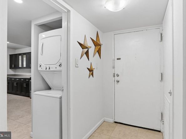 1527 Northgate Square, Reston VA 20190