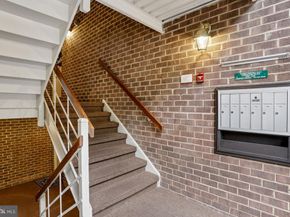 1527 Northgate Square, Reston VA 20190