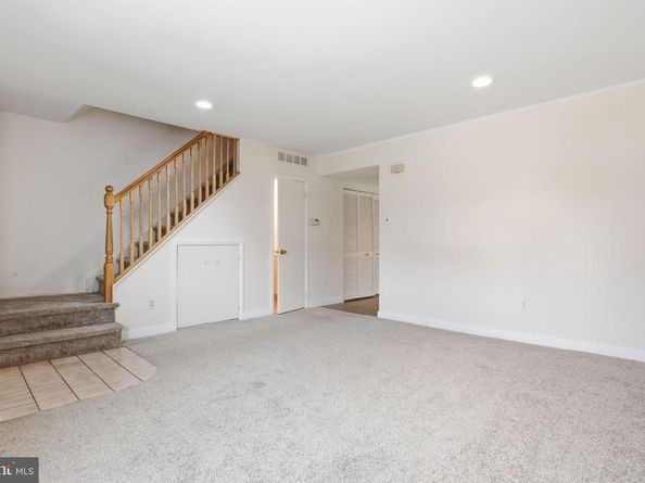 9925 Wingtip Road, Philadelphia PA 19115