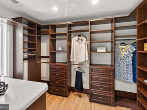 909 19TH Street S, Arlington VA 22202