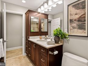 909 19TH Street S, Arlington VA 22202
