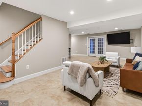 909 19TH Street S, Arlington VA 22202
