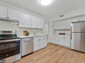1621 Parkcrest Circle 9A/201, Reston VA 20190