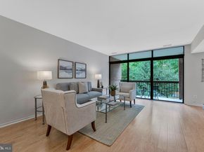 1621 Parkcrest Circle 9A/201, Reston VA 20190