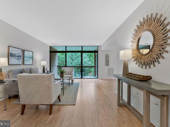 1621 Parkcrest Circle 9A/201, Reston VA 20190