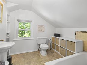 225 Folsom Avenue, Folsom PA 19033