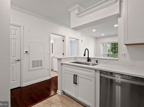 4551 Strutfield Lane 4122, Alexandria VA 22311