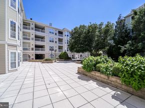4551 Strutfield Lane 4122, Alexandria VA 22311