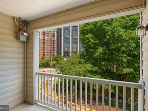 4551 Strutfield Lane 4122, Alexandria VA 22311