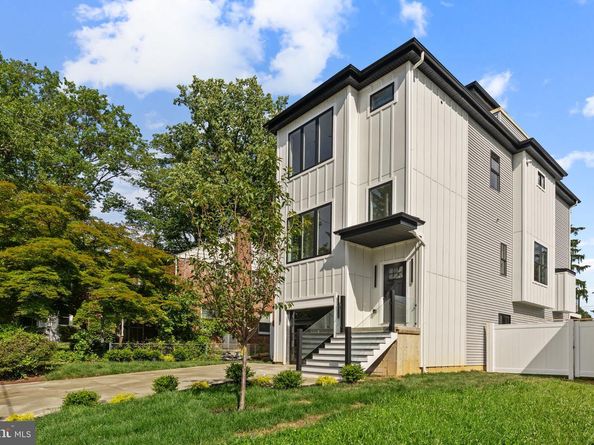 469 Aurania Street, Philadelphia PA 19128