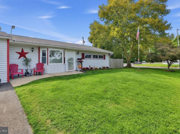 2 Idlewild Road, Levittown PA 19057