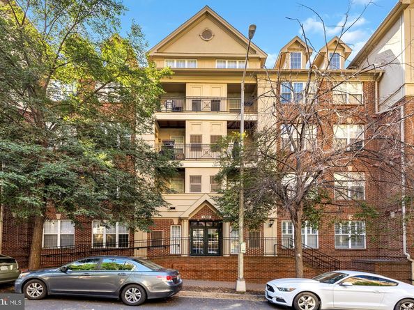 1320 N Wayne Street 101, Arlington VA 22201
