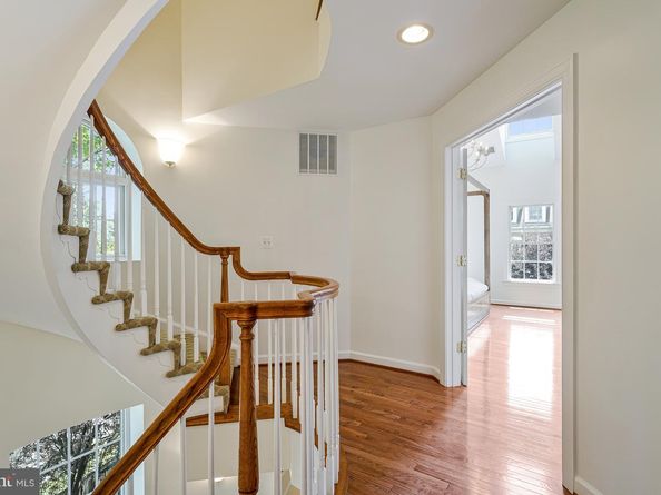 7740 Legere Court 35, Mclean VA 22102