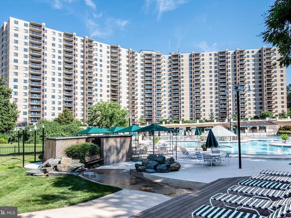309 Yoakum Parkway 711, Alexandria VA 22304