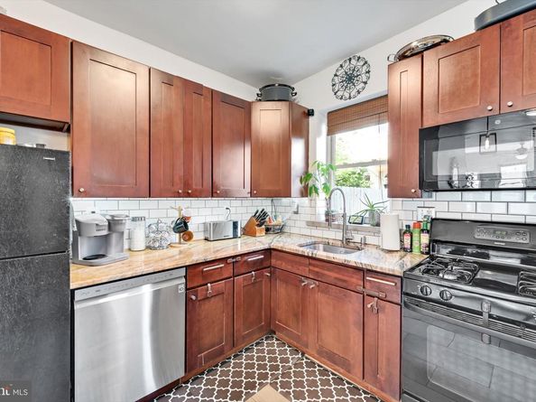 2620 Collins Street, Philadelphia PA 19125