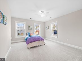 4752 33rd Street N, Arlington VA 22207