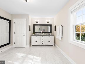 4752 33rd Street N, Arlington VA 22207