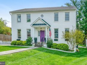 4752 33rd Street N, Arlington VA 22207