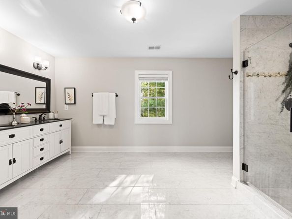 4752 33rd Street N, Arlington VA 22207