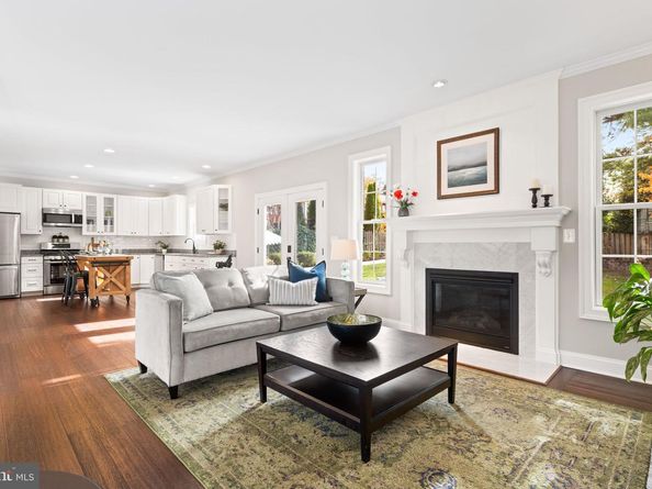 4752 33rd Street N, Arlington VA 22207