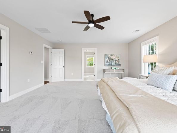 4752 33rd Street N, Arlington VA 22207